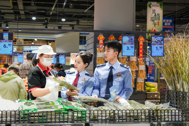 粽香伴稅宣 輔導進商超——開原市稅務局開展日用百貨銷售專場稅惠輔導
